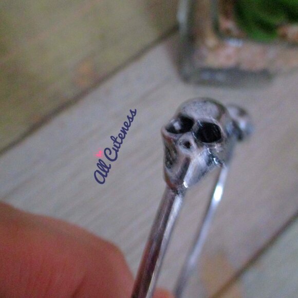 🎀 Edgy Skull Cuff Bracelet *See Details - Picture 8 of 9